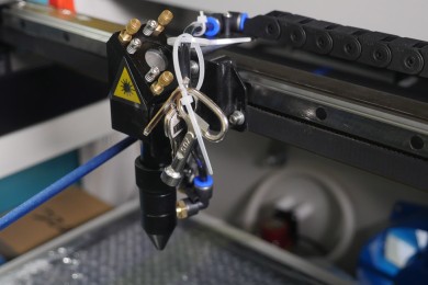Wat kan er allemaal worden gedaan met een laser cutter acryl?