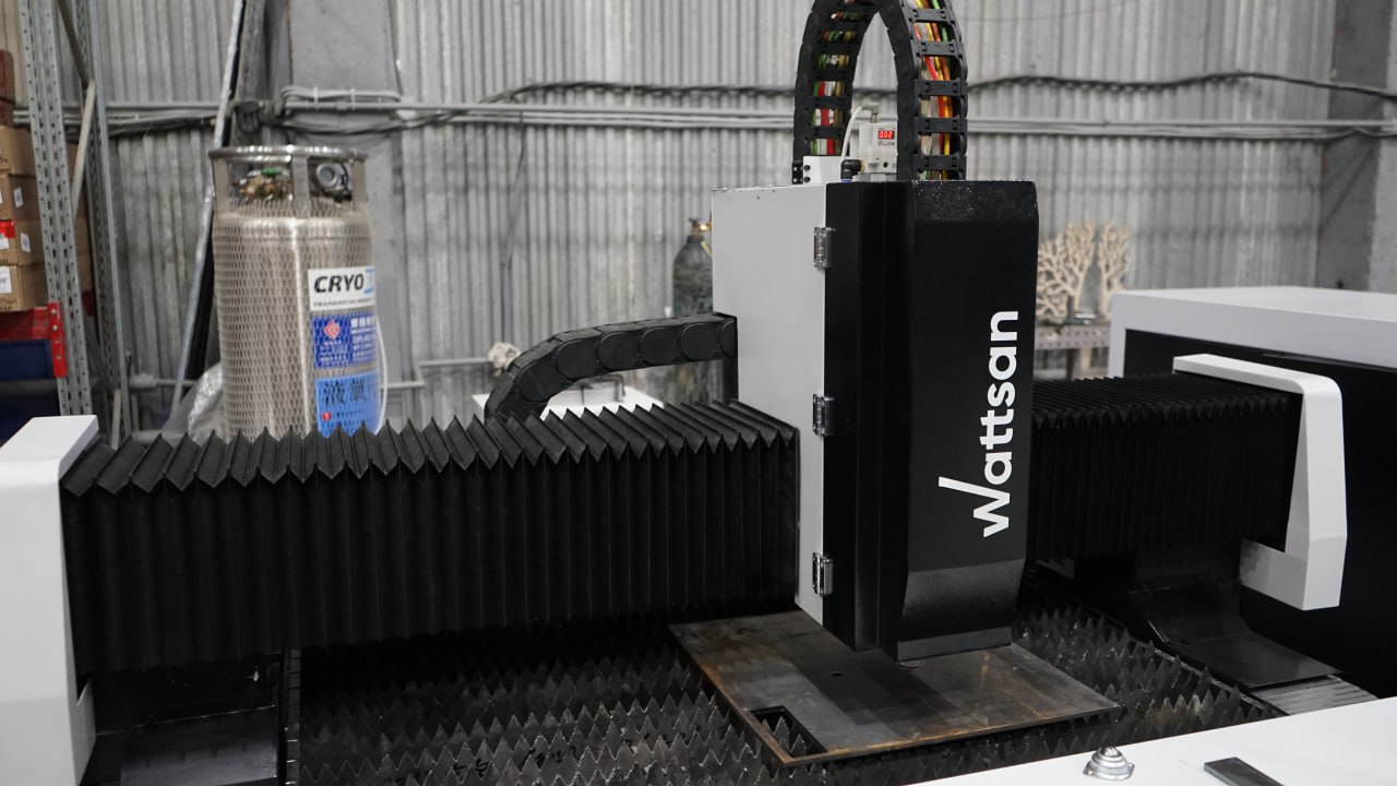Machine de découpe et gravure laser pour produits non métalliques Série PN